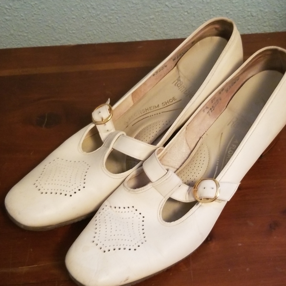 Cream leather wooden heeled shoes